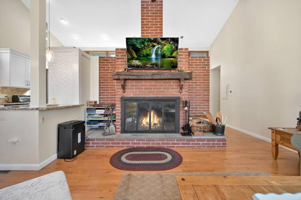 Pocono Pines, Lake Naomi 4 bedrooms, 2 full bath House in Pocono Pines