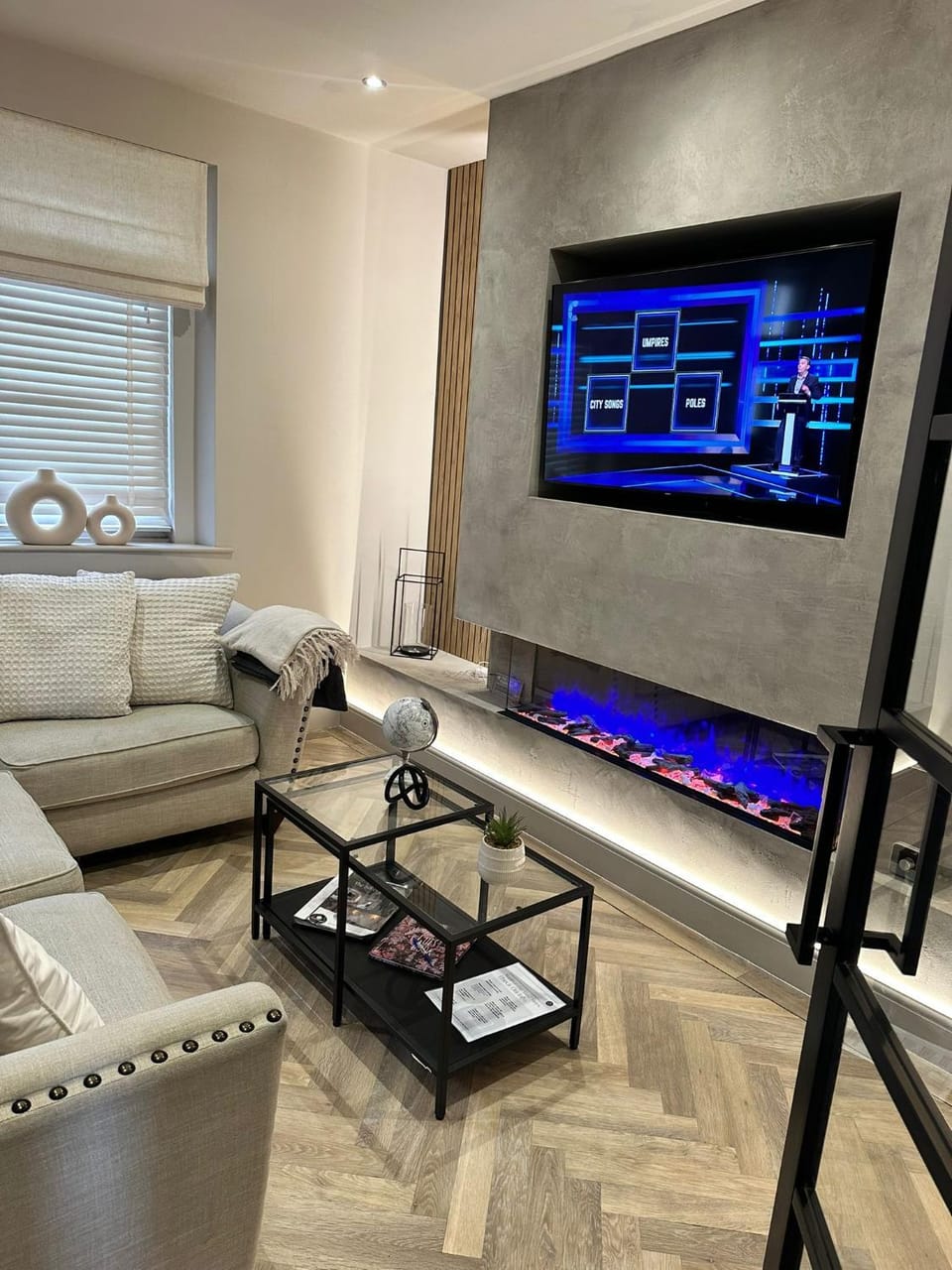 TV and multimedia, Living room, Evening entertainment