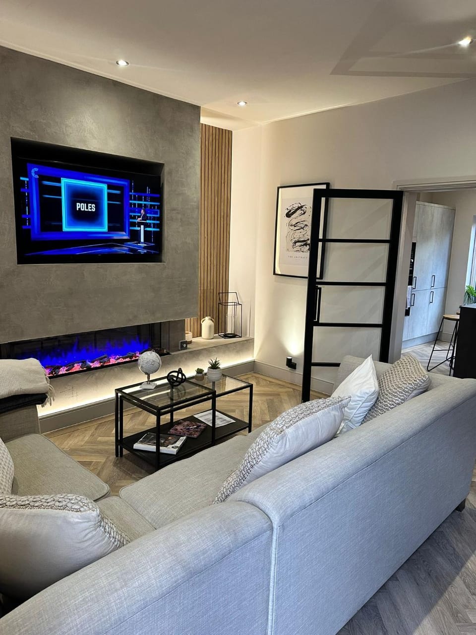 Communal lounge/ TV room, TV and multimedia, Living room, Seating area, Evening entertainment