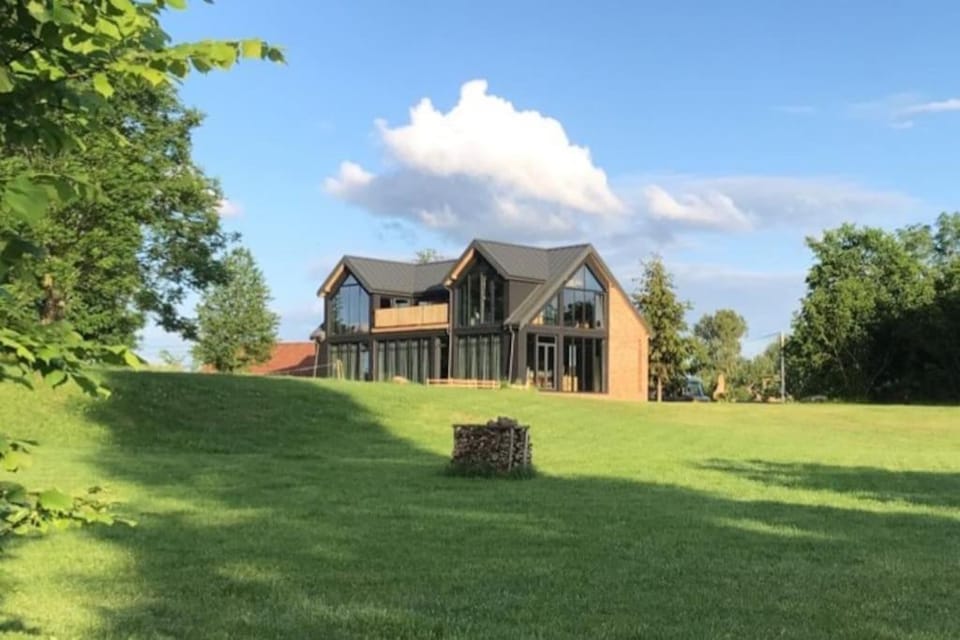 Modern Villa & Sauna by the lake, przytulnavilla, Dom nad jeziorem na Mazurach House in Poland