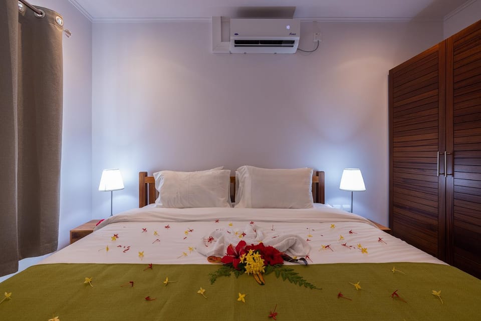 Bed, Photo of the whole room, Bedroom, air conditioner