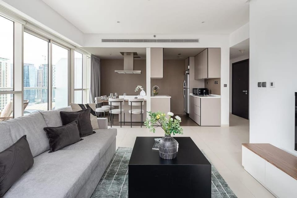 Frank Porter - West Avenue Apartment in Dubai