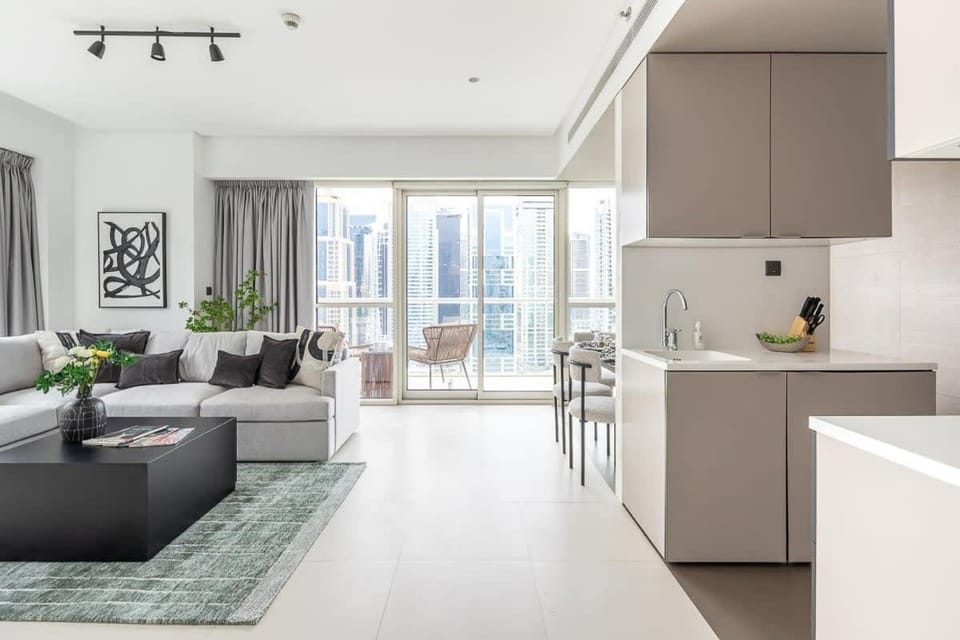 Frank Porter - West Avenue Apartment in Dubai