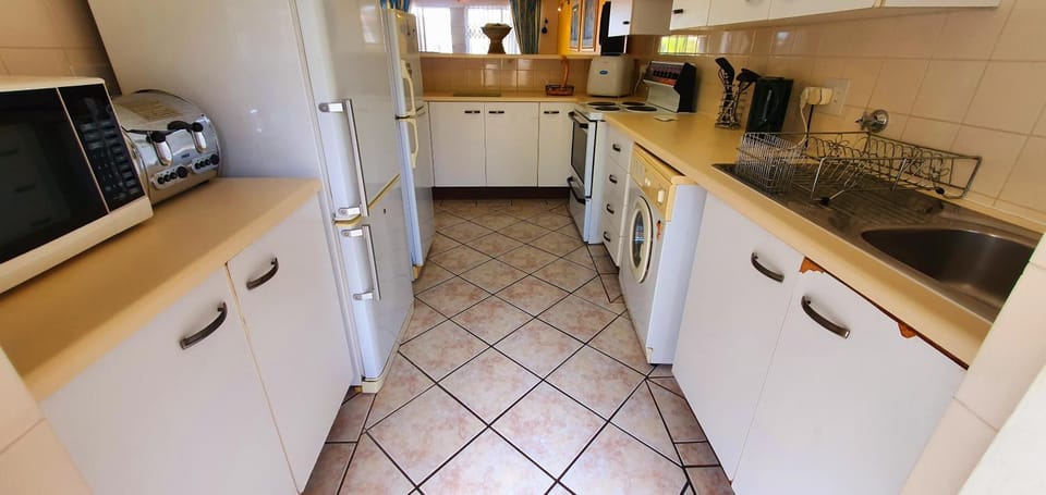 Kitchen or kitchenette, minibar, pet friendly, stove