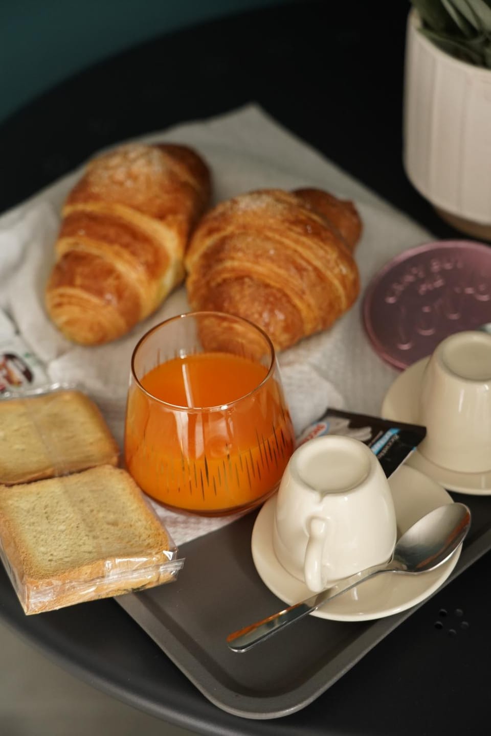 Breakfast, Continental breakfast