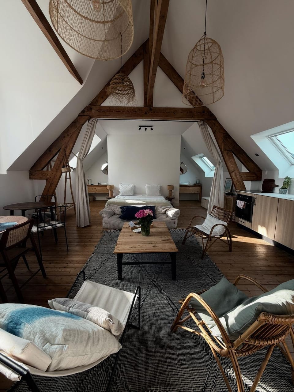 Living room, Seating area, Dining area