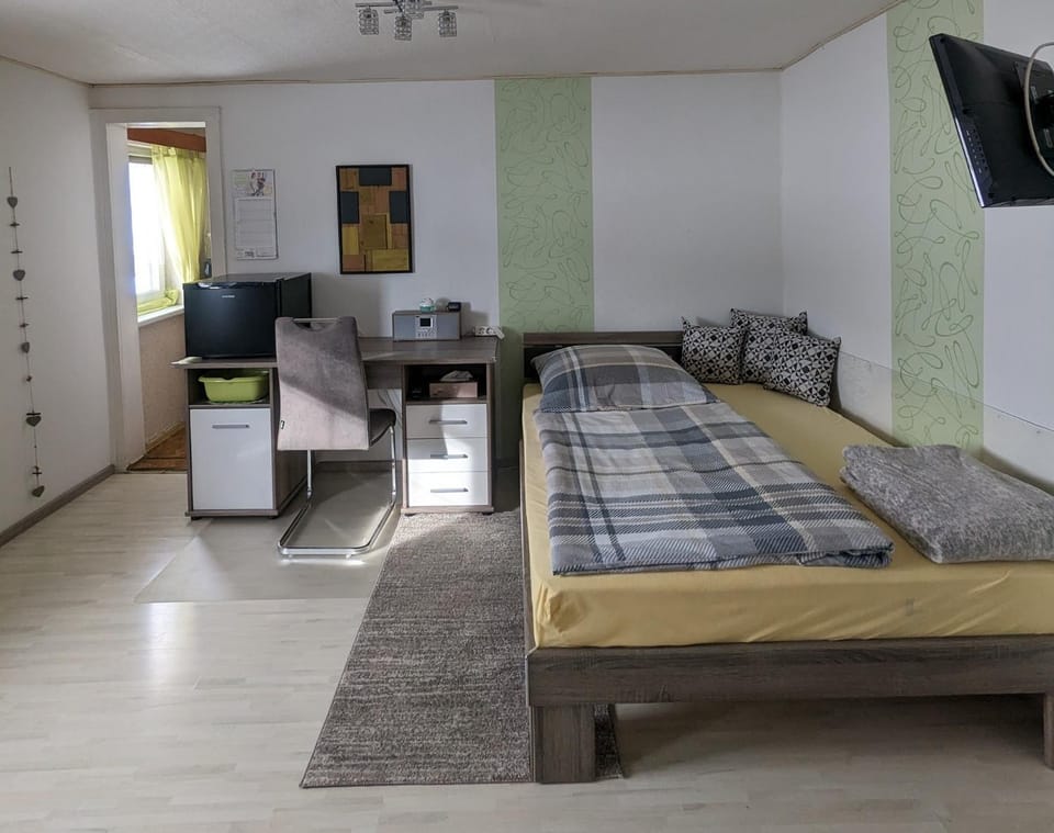 Bed, Photo of the whole room, hair dresser