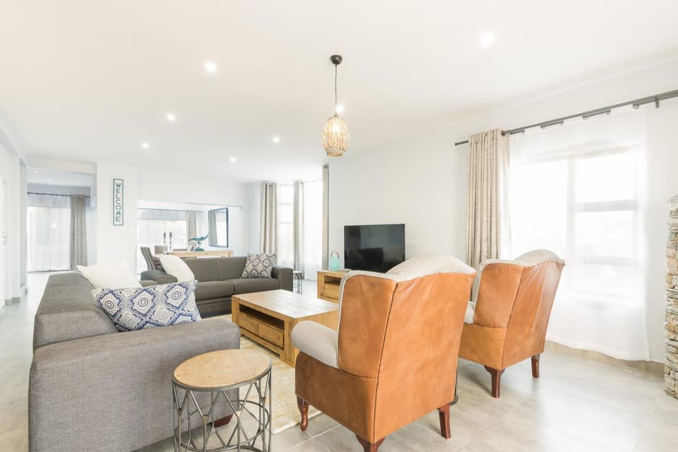 TV and multimedia, Seating area, Evening entertainment