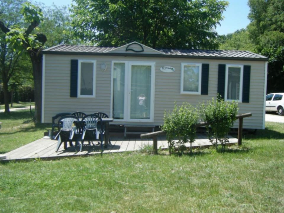 Camping des Cigales Campground/ 
RV Resort in Saint-Martin-d'Ardèche