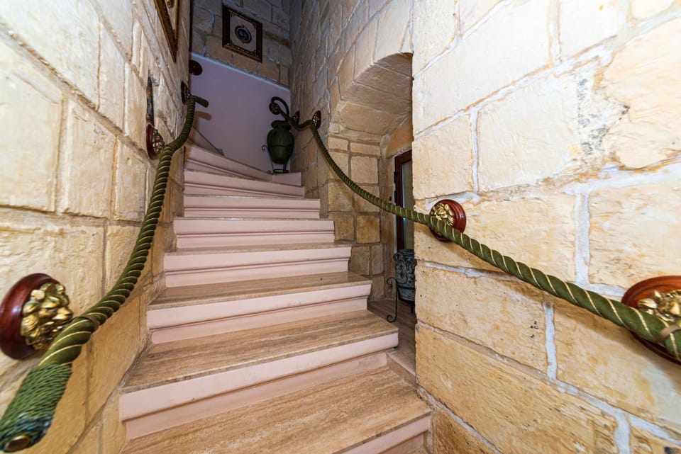 Valletta Traditional Townhouse House in Valletta