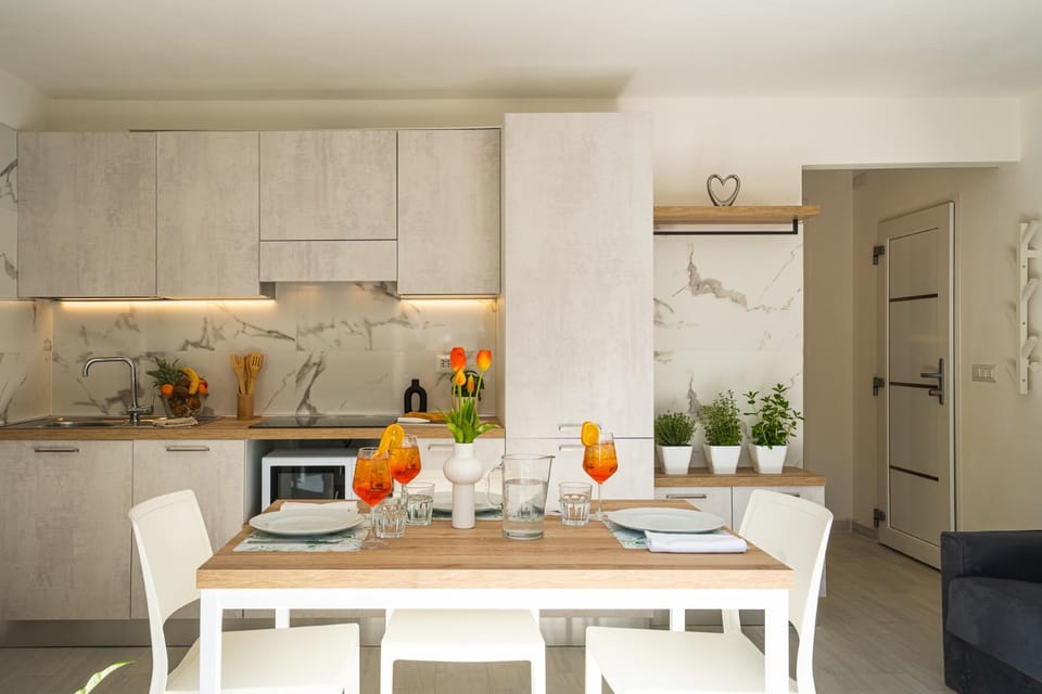 Kitchen or kitchenette, Living room