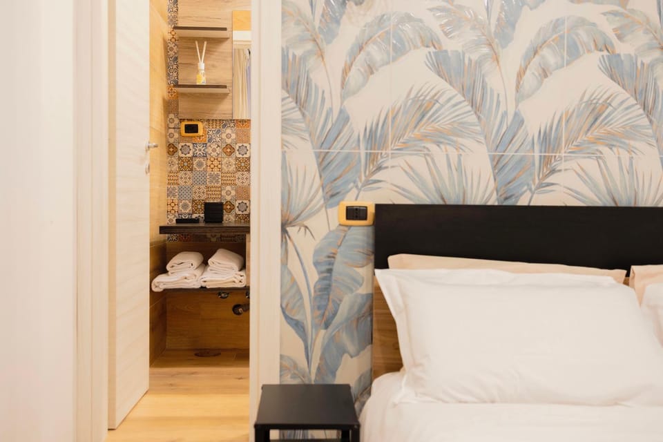 Bed, Photo of the whole room, towels