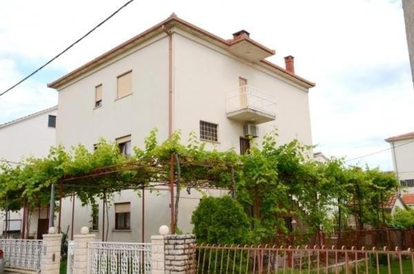 Property building, Facade/entrance, Off site
