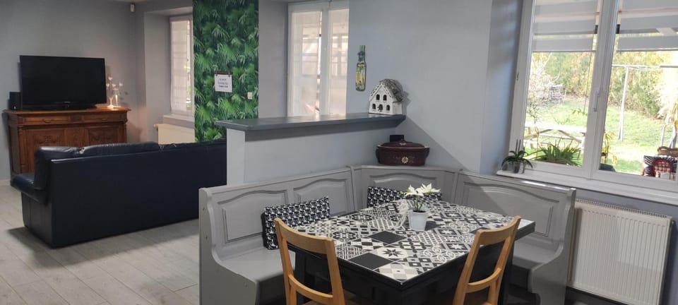 TV and multimedia, Living room, Dining area