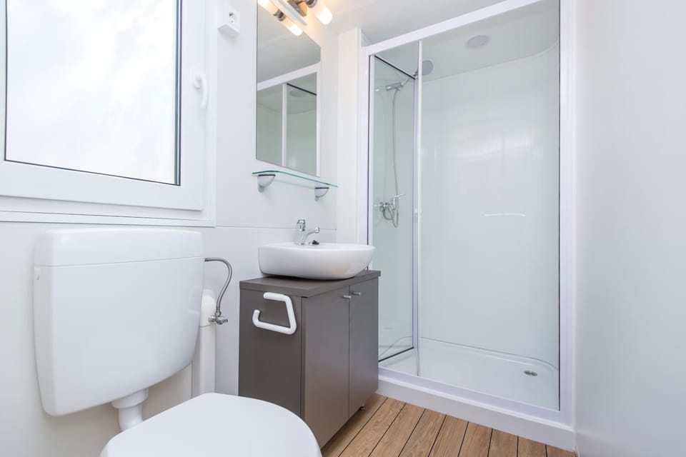 Bathroom, Bedroom