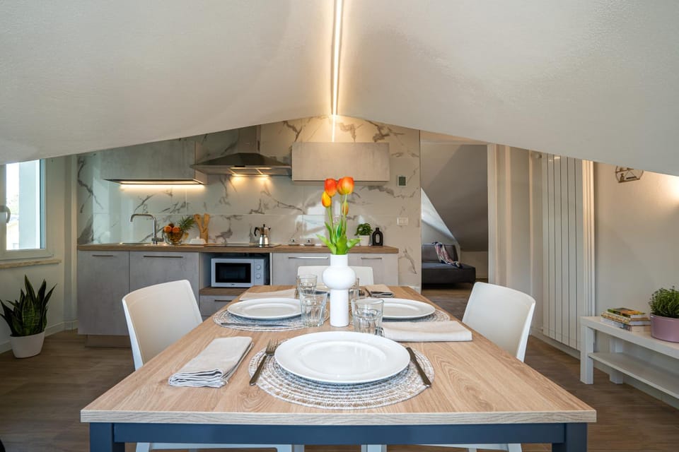 Kitchen or kitchenette, Dining area, stove