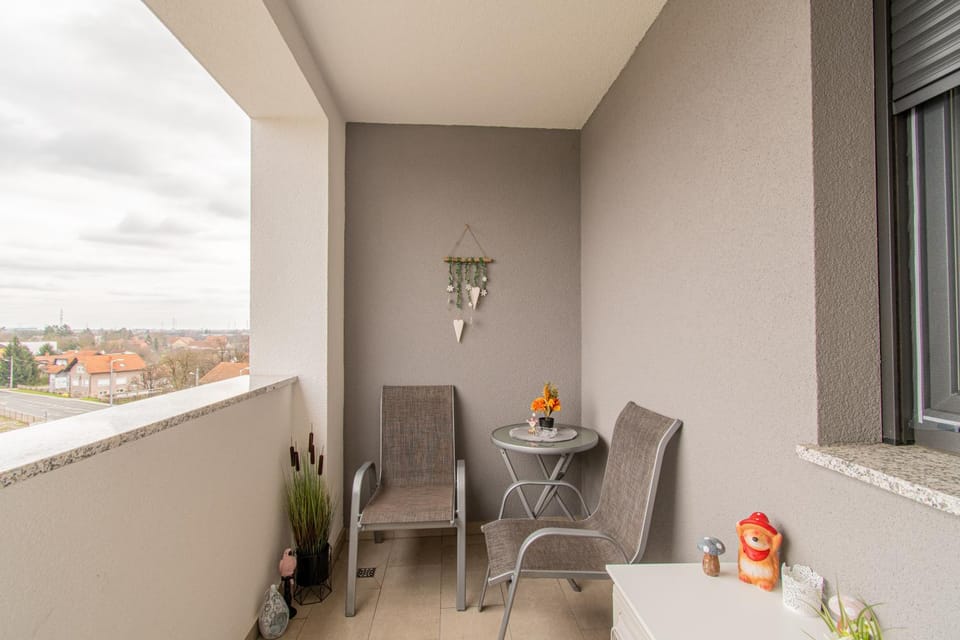 Patio, Day, View (from property/room), Balcony/Terrace