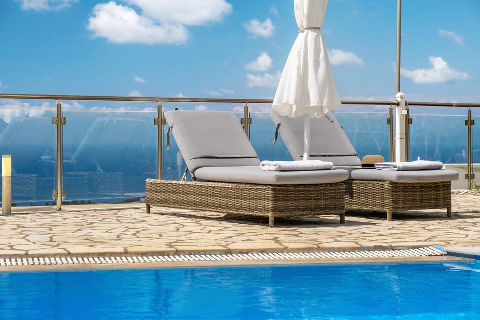 Living room, Swimming pool