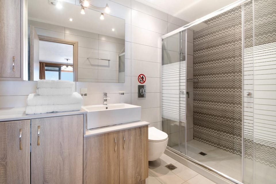 Bathroom, Living room