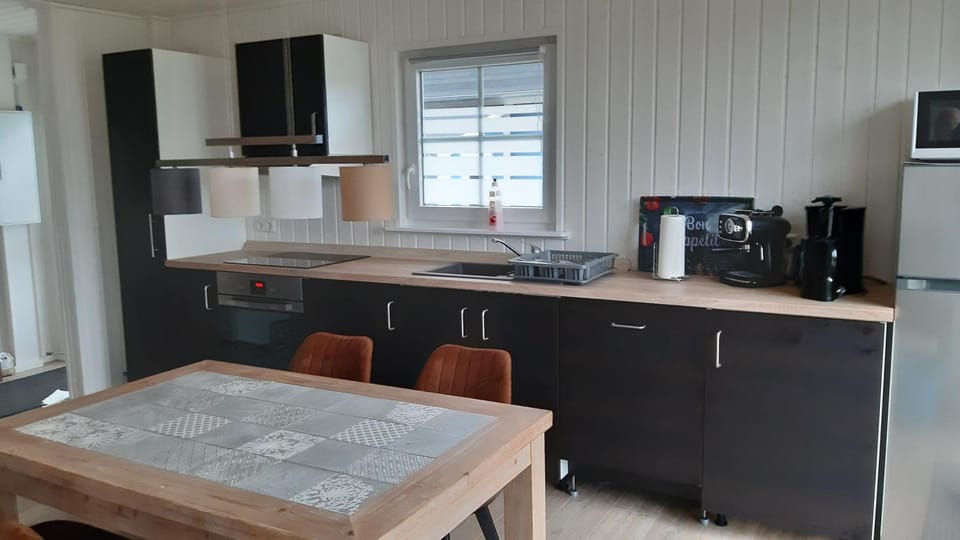 Coffee/tea facilities, Kitchen or kitchenette, Dining area, dishwasher, minibar, pet friendly, stove, toaster