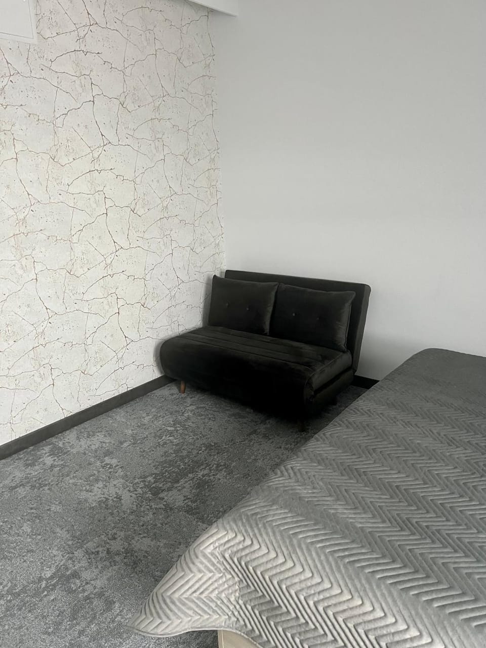 Bed, Photo of the whole room, Seating area, Bedroom