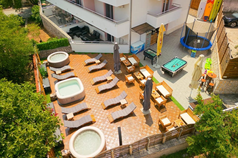 Balcony/Terrace, sunbed