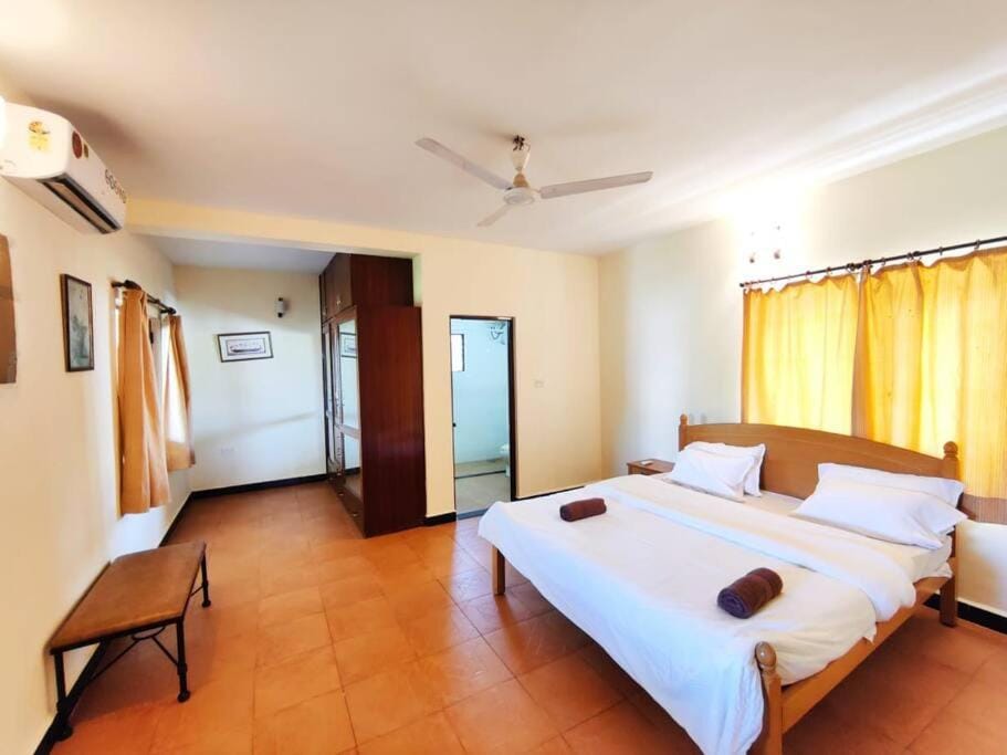 Hilltop 4 BHK Villa with Private Pool in Candolim Villa in Goa, India