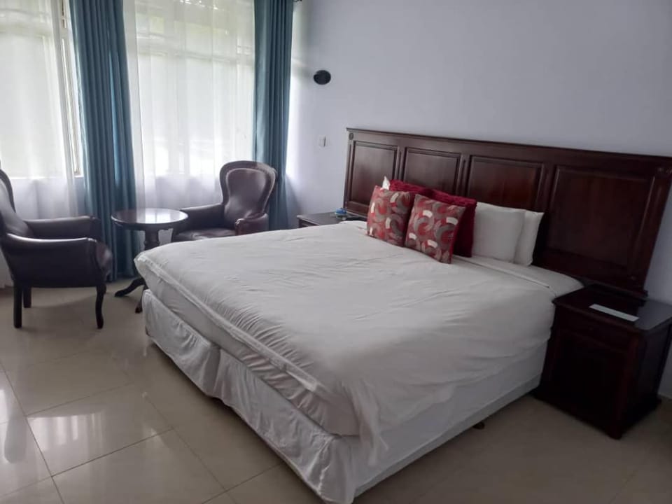 Bed, TV and multimedia, Coffee/tea facilities, Photo of the whole room, Seating area, Bedroom, hair dresser, internet, locker, safe, wardrobe, air conditioner