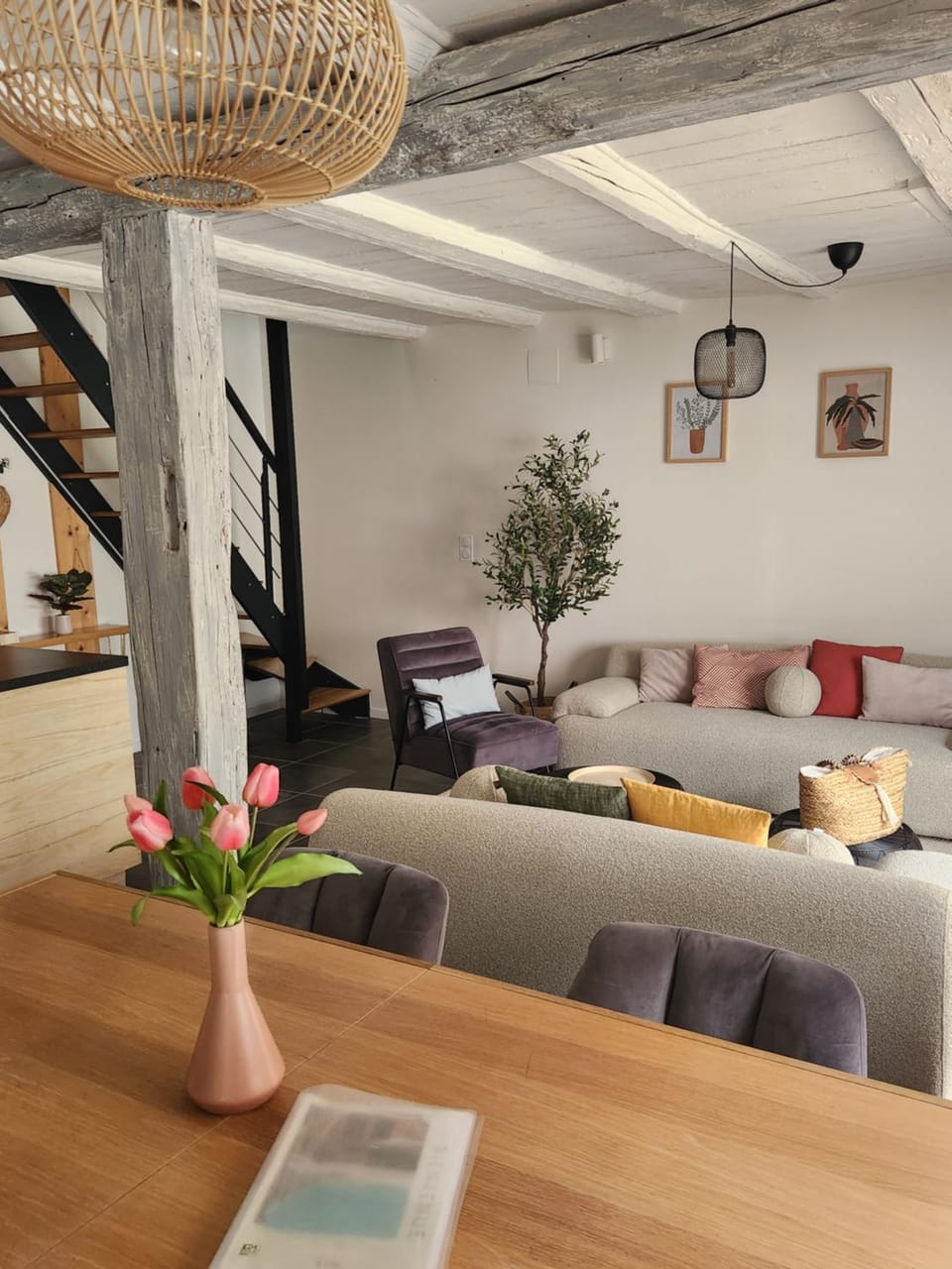 Living room, Seating area