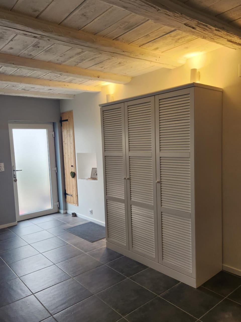 Facade/entrance, wardrobe