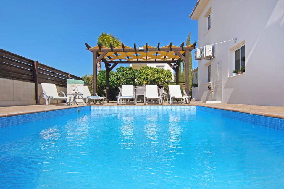 Patio, Day, Pool view, Swimming pool, sunbed