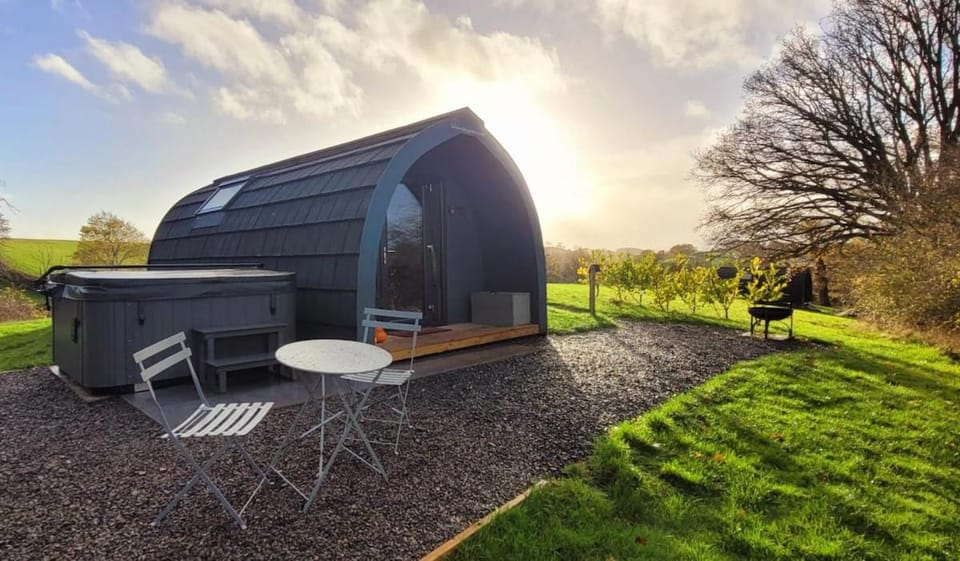Property building, Hot Tub