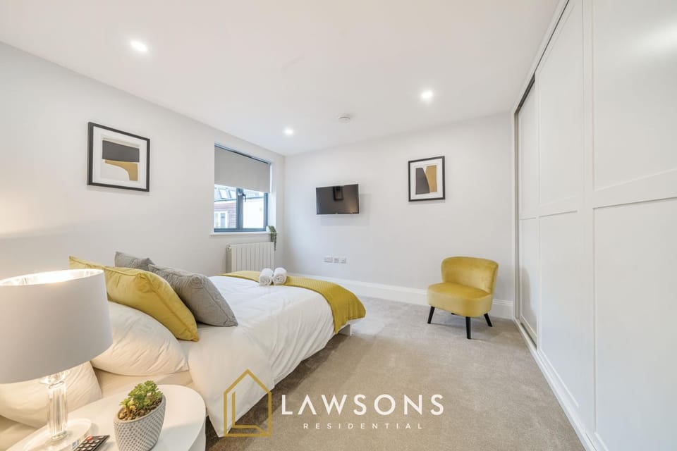 The Royal Roost Apartment in Windsor