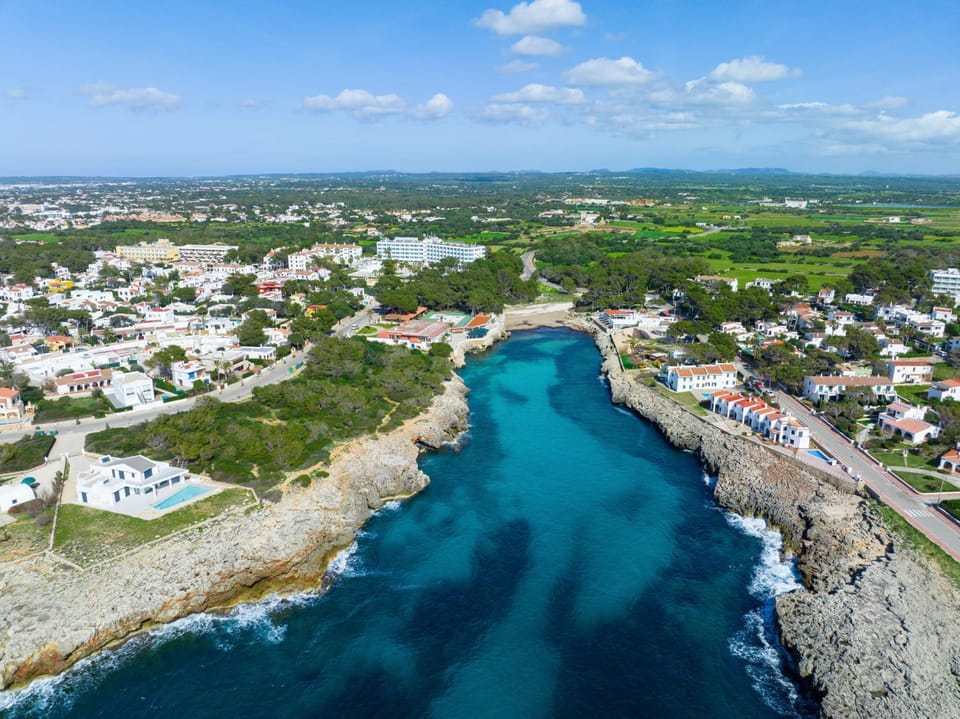 Nearby landmark, Off site, Day, Neighbourhood, Natural landscape, Bird's eye view, Summer, Beach, Location