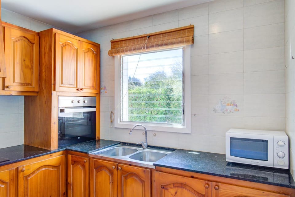 microwave, oven, stove, kitchen