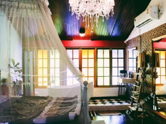 T-House BKK 2Floors near BTS with swimming pool and free Wifi Bed and Breakfast in Bangkok