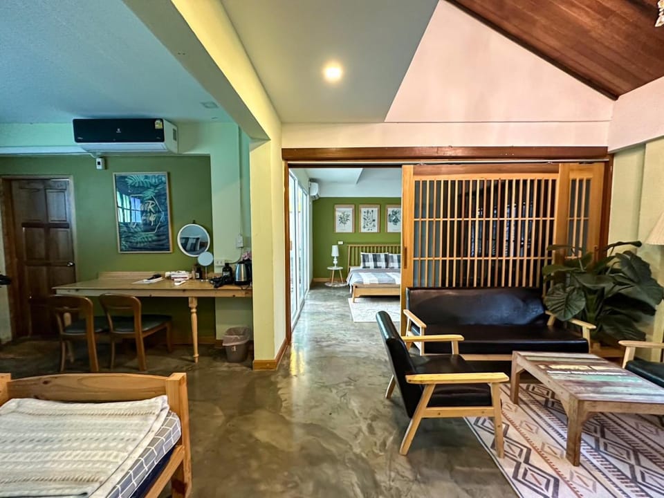 T-House BKK 2Floors near BTS with swimming pool and free Wifi Bed and Breakfast in Bangkok