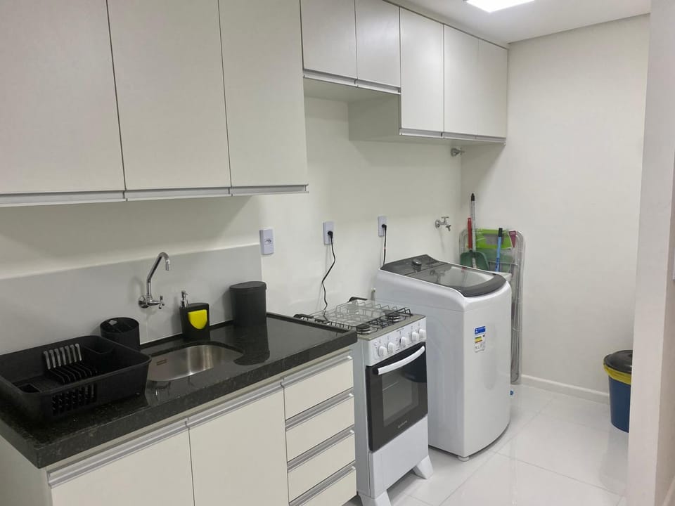 Kitchen or kitchenette, microwave, pet friendly, stove, washing machine