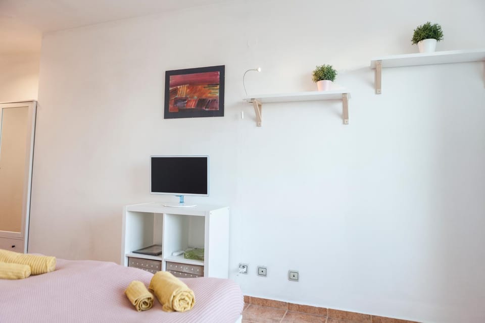 TV and multimedia, Photo of the whole room, Bedroom
