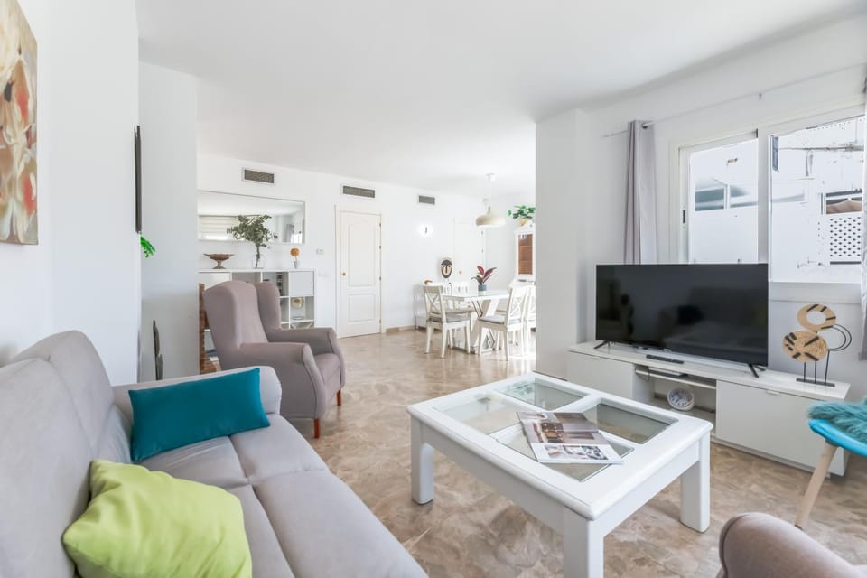 TV and multimedia, Living room, Dining area, air conditioner