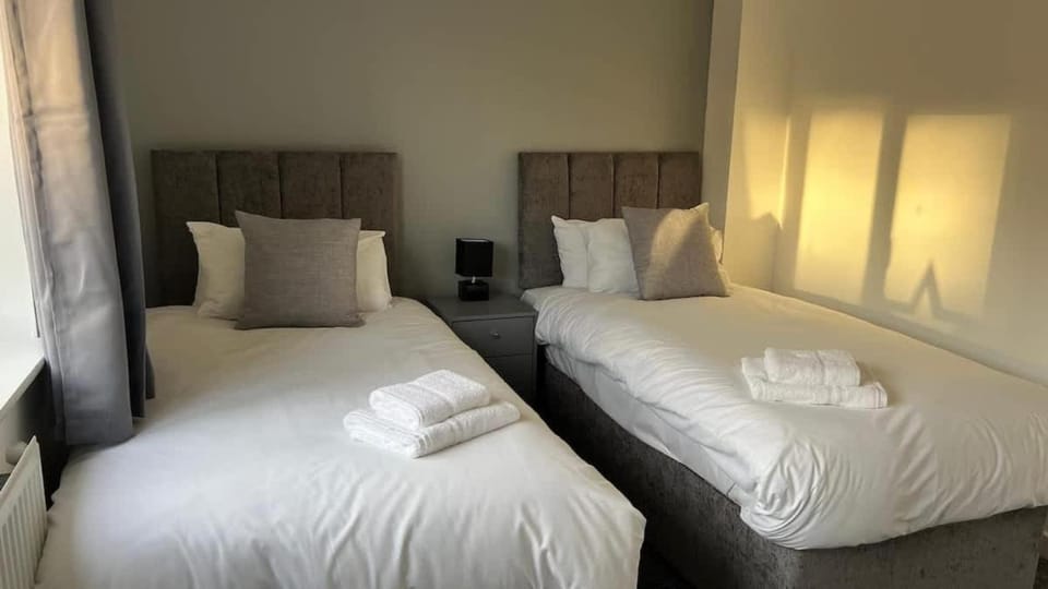 Kingfisher House by Blue Skies Stays House in England