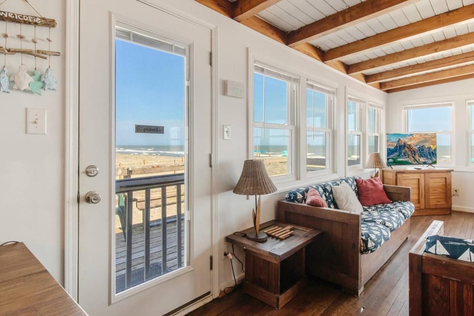 Barefootin House in Oak Island