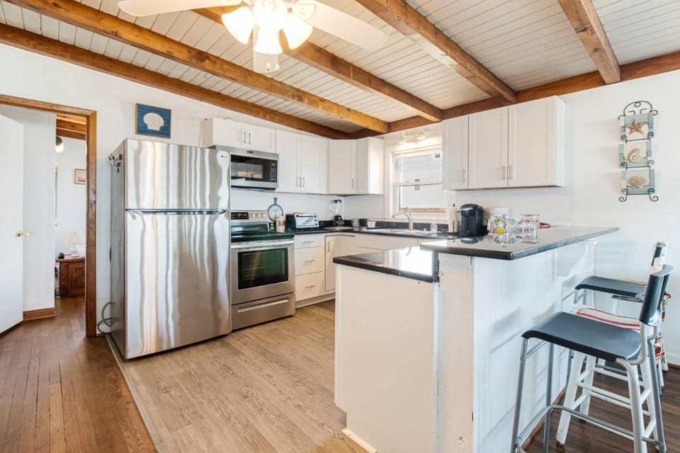 Barefootin House in Oak Island