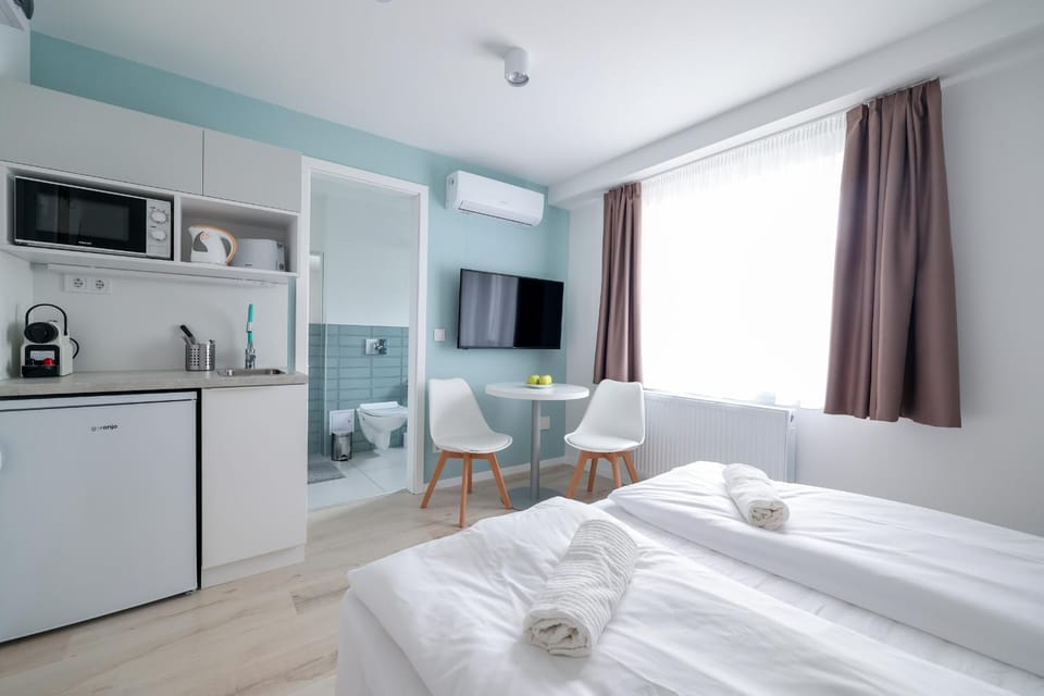 TV and multimedia, Kitchen or kitchenette, Photo of the whole room
