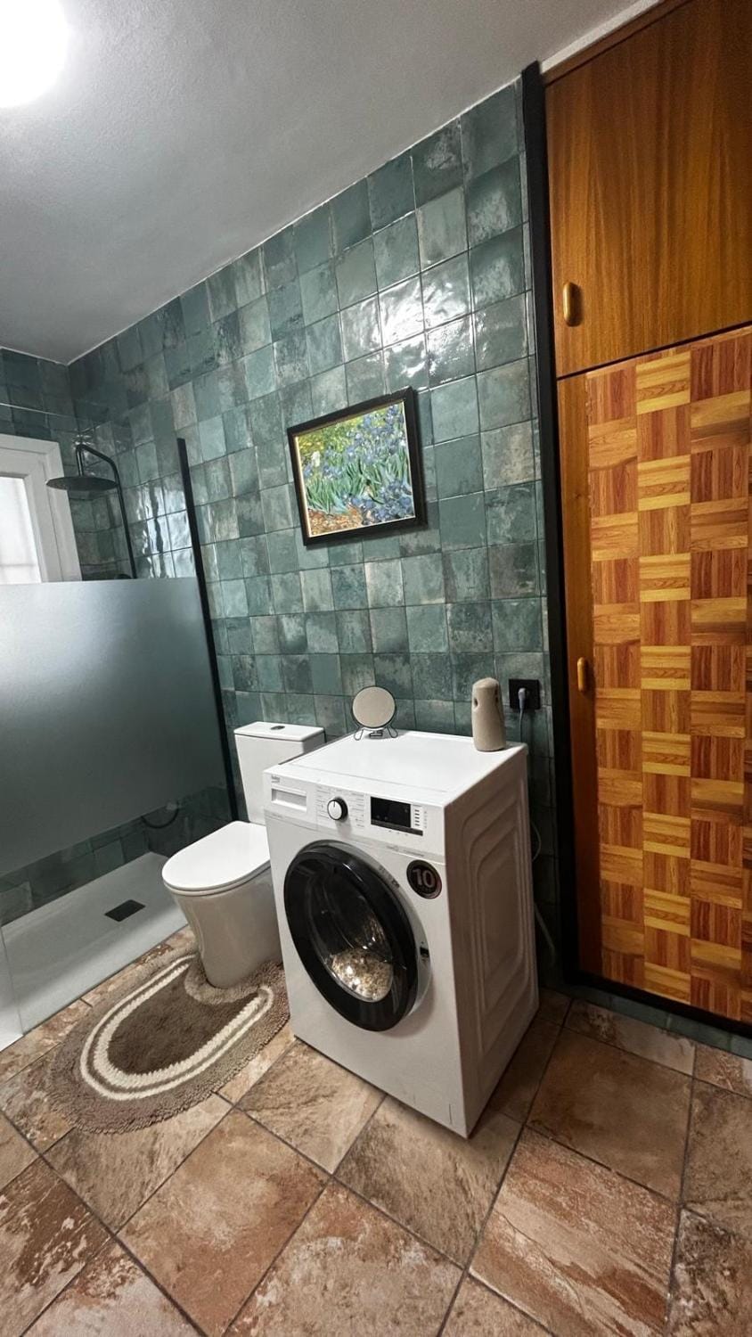 Shower, Toilet, Bathroom, washing machine