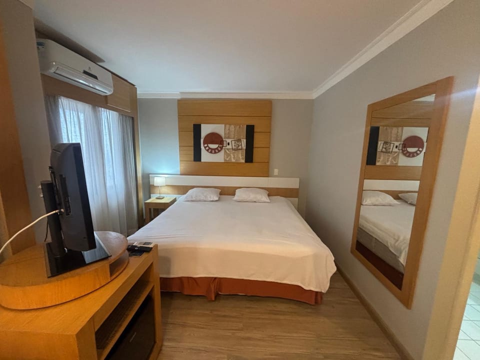 Hotel E suites em frente ao Aeroporto Congonhas com Piscina 914 Apartment in Sao Paulo City