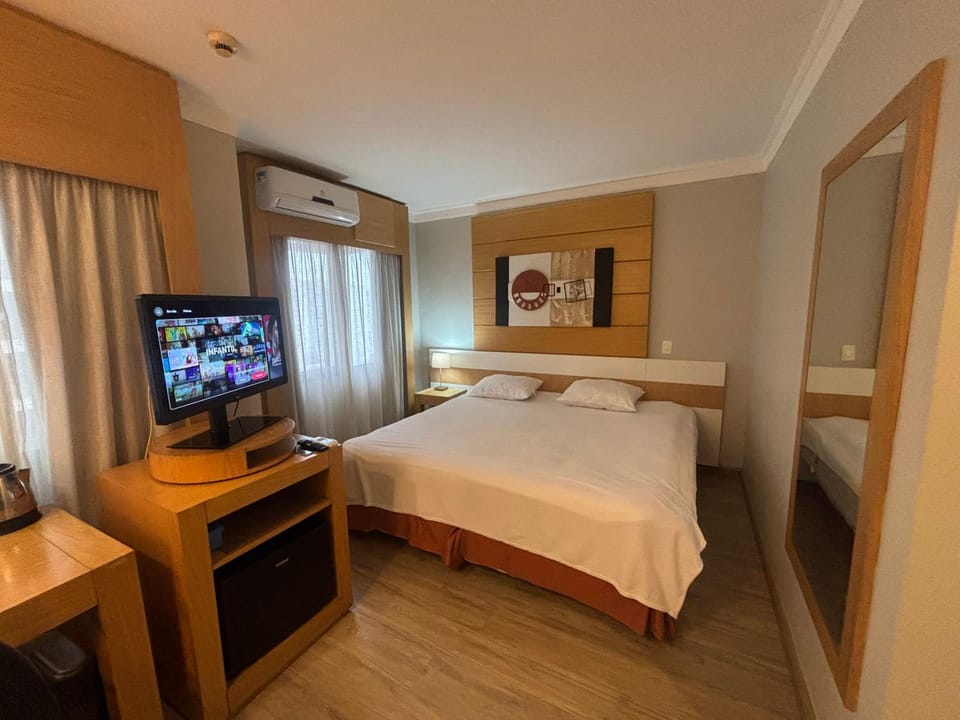 Hotel E suites em frente ao Aeroporto Congonhas com Piscina 914 Apartment in Sao Paulo City