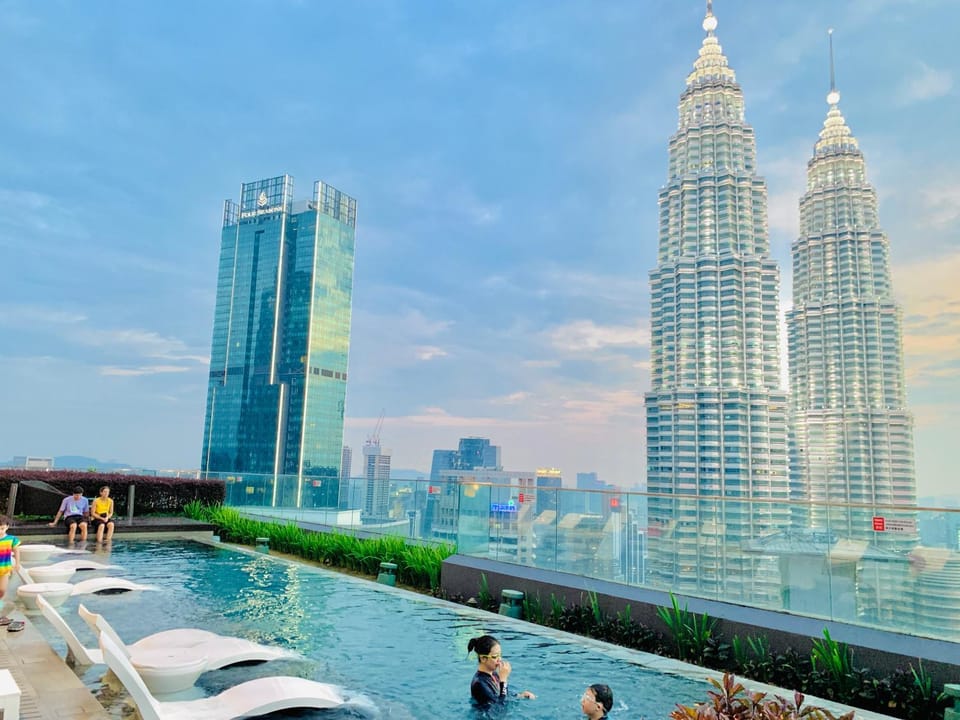 Property building, Day, People, City view, Pool view, Swimming pool, group of guests