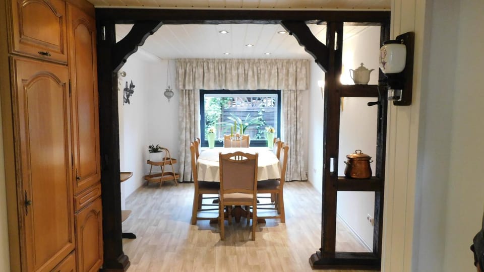 Seating area, Dining area