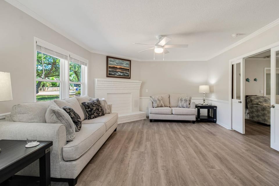 Sunny Daze House in Oak Island